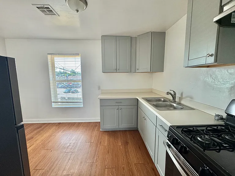 2034 NW 25th St #8 — Photo 6