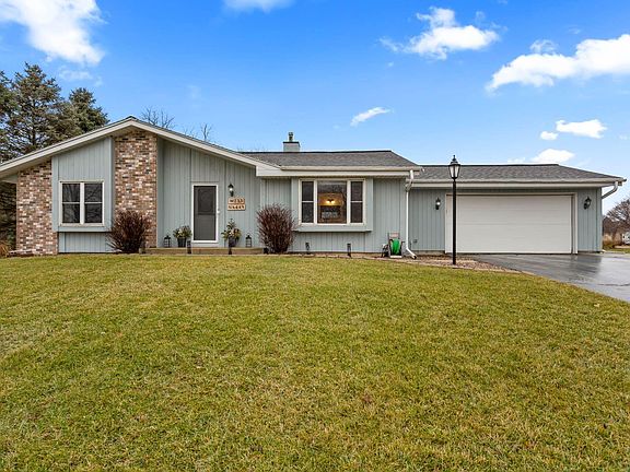 3rd image of W233N6449 Kneiske Dr