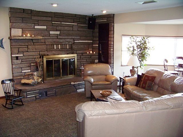2nd image of 209 Valley Cir
