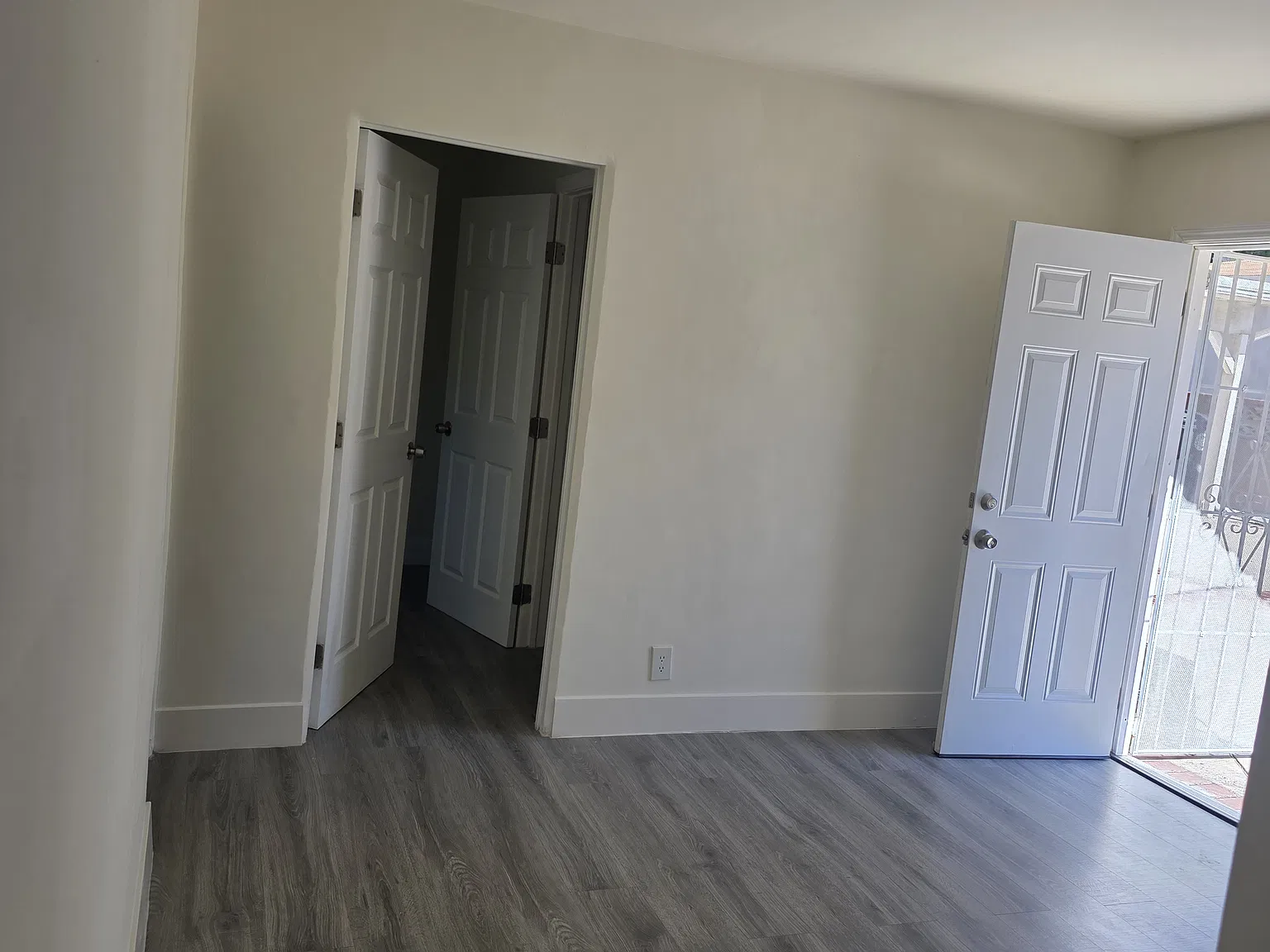 1 bed, 350 sqft, $1,900 — Photo 2