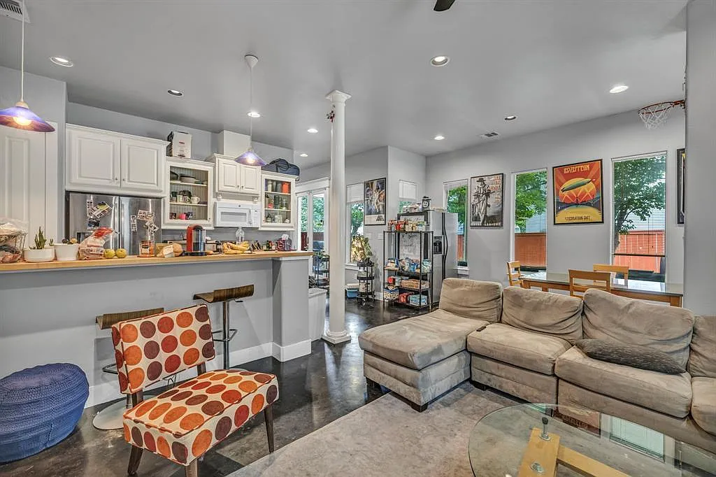 6 bed, 3.0 bath, 2396 sqft, $6,600 — Photo 4