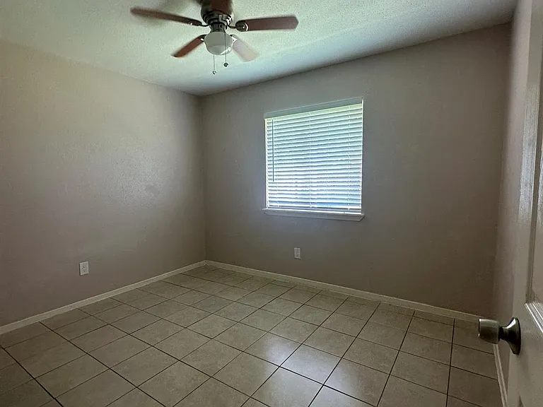 1222 Ravenscourt Dr — Photo 18