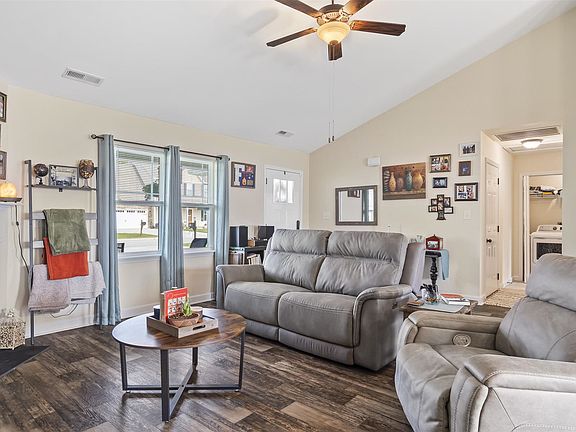 4th image of 224 Holly Grove Ct E