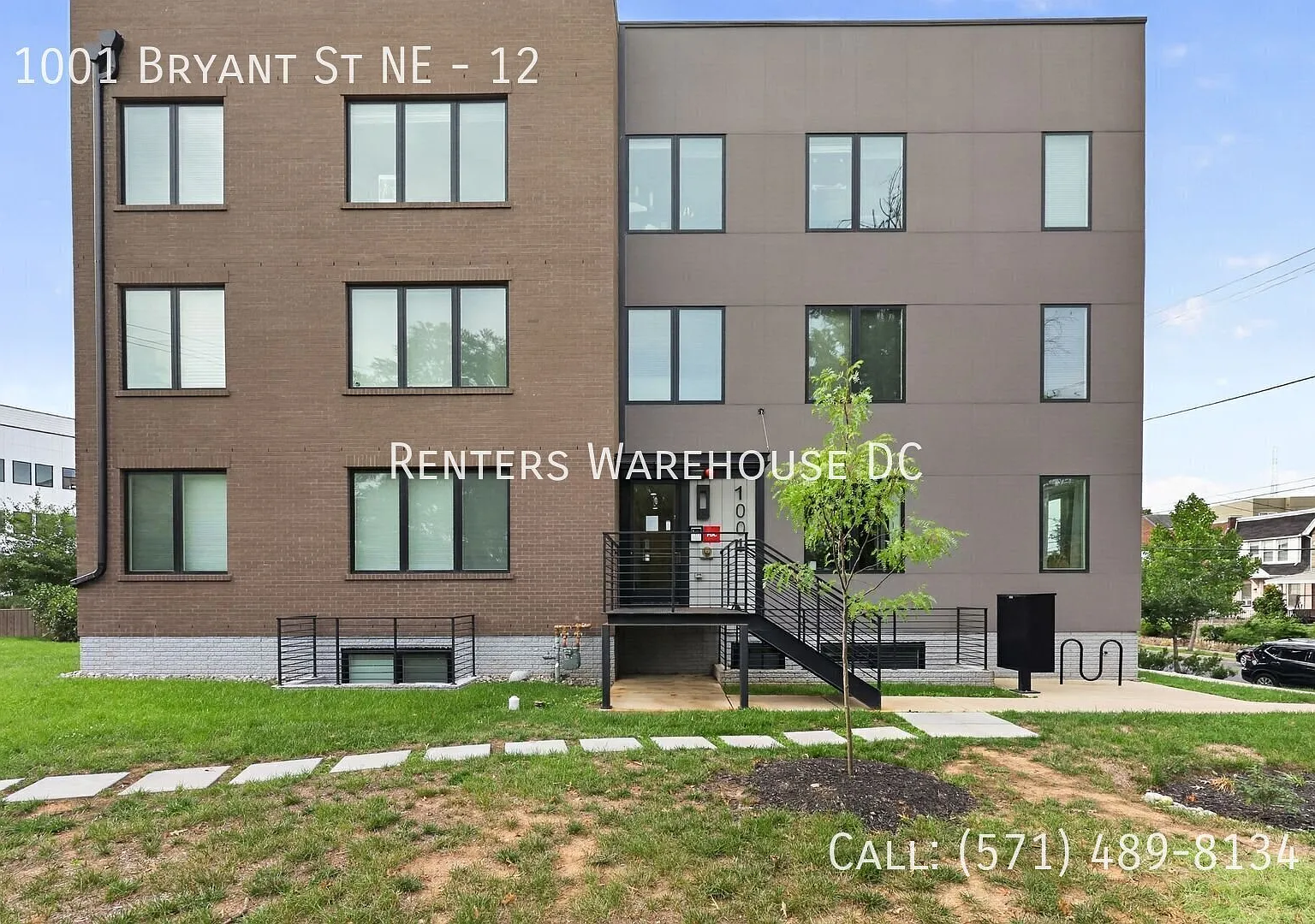 Contemporary 2BR/2BA Residence with Designer Finishes & optional parking — Photo 1