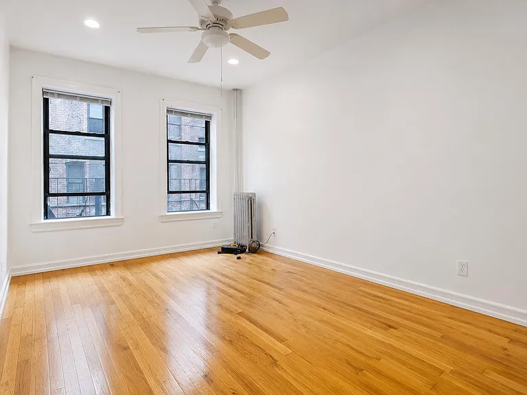 4305 Broadway #32A — Photo 2