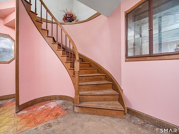2nd image of 32 Lincoln Street