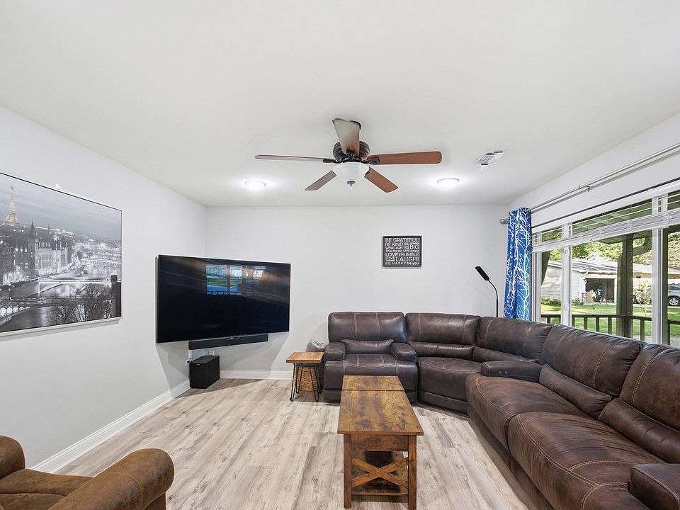 2nd image of 17 Crestview Ter