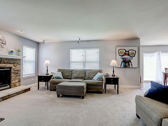 4th image of 122 W Haven Dr