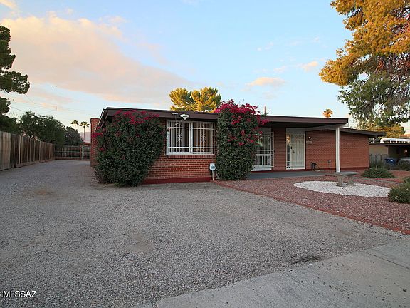 3rd image of 8133 E Colette Pl