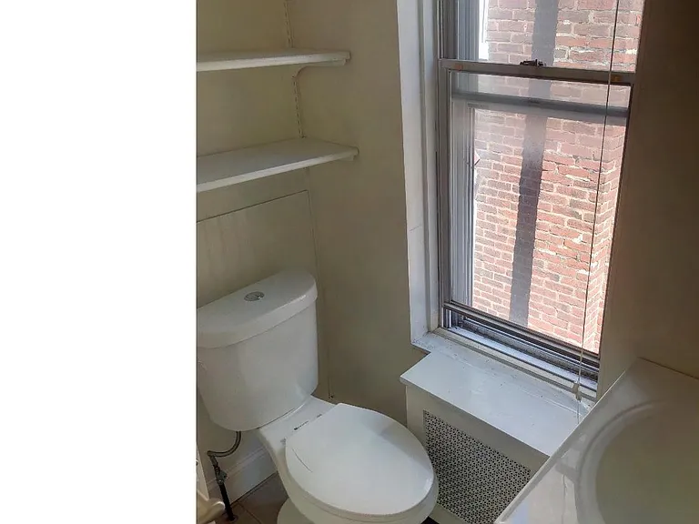 306 Leverington Ave — Photo 15