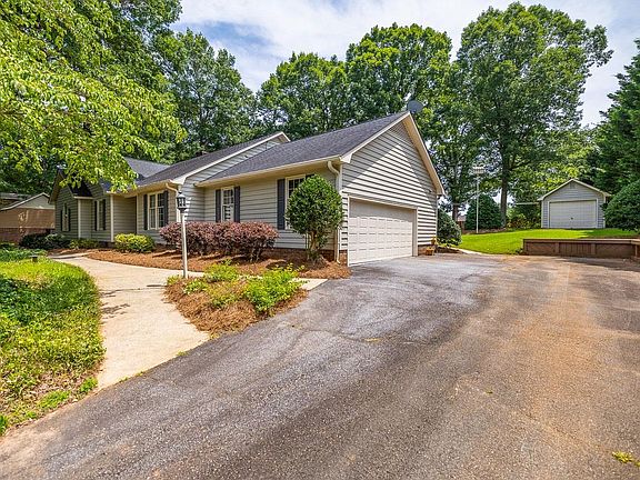 2nd image of 116 Kirkwood Dr