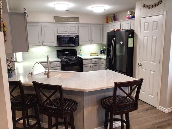 5th image of 10310 Emerald Oaks Dr