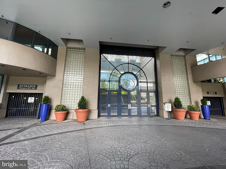 7 N Columbus Blvd #212 — Photo 39