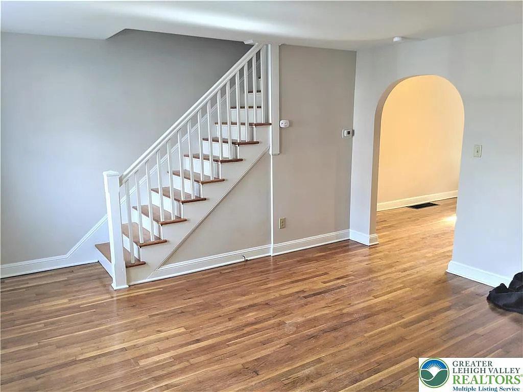 3 bed, 1080 sqft, $1,900 — Photo 4