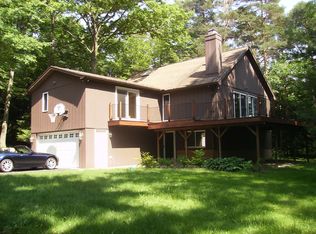 5931 Woodlee Ct, Orchard Park, NY 14127