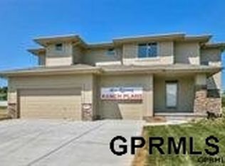 812 S 191 Street Ave, Elkhorn, NE 68022