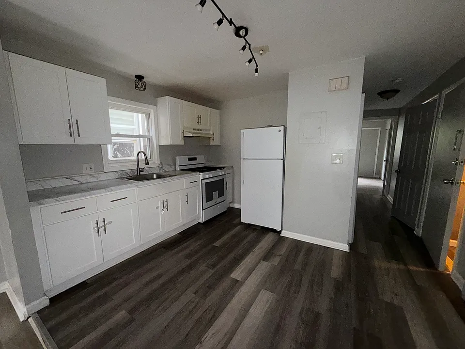 220 3rd St #3B