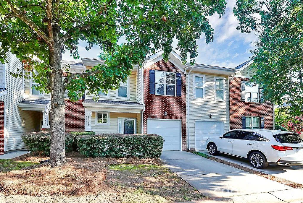 2 bed, 2.5 bath, 1432 sqft, $1,900 — Photo 1