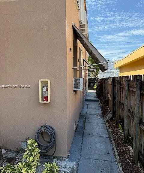 1750 Madison St #2 — Photo 3