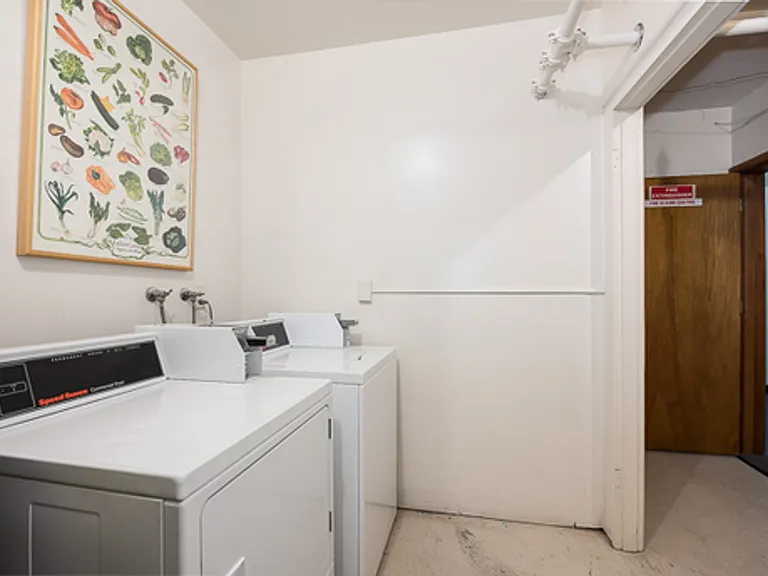 Skylark Apartments — Photo 8