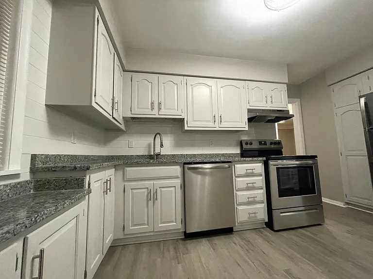 3454 Raymond Ave — Photo 13