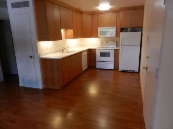 3rd image of 1601 Pennsylvania St NE Unit B2