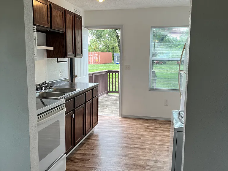 218 W School St #2 — Photo 9