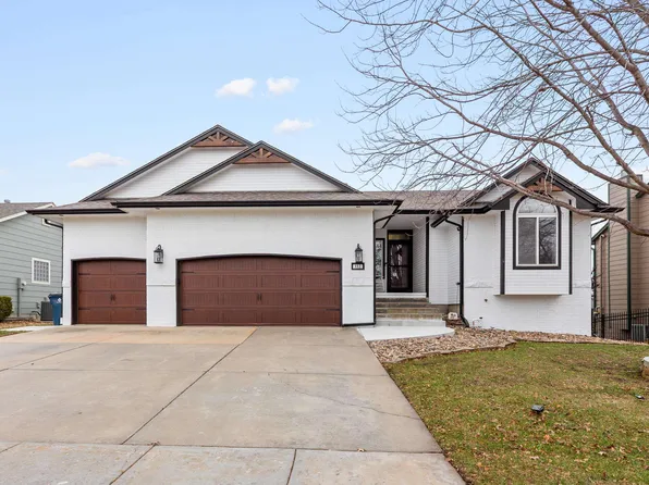 112 S Springwood Dr, Derby, KS 67037