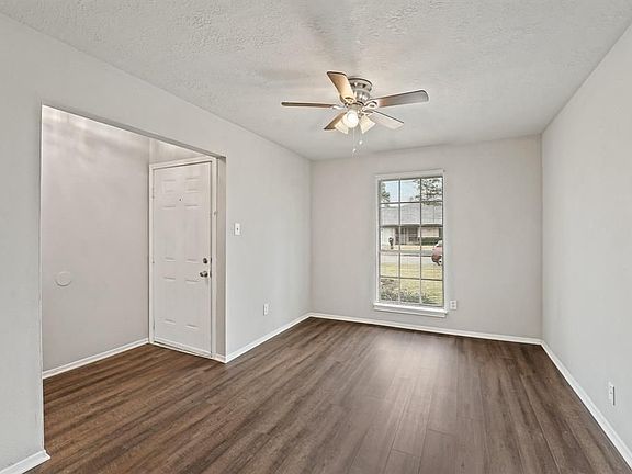 3rd image of 9815 Kerry Glen Ln