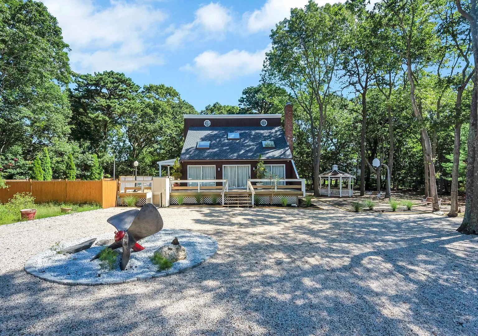 Brand New Hampton Bays Home with Modern Design, Private Pool — Photo 2
