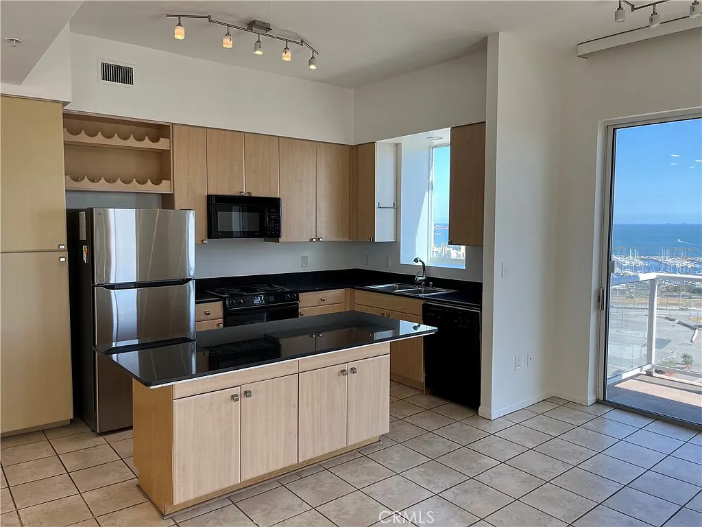 Building Photo - 388 E Ocean #1702