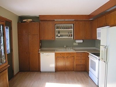 2nd image of 2762 Fernwood St