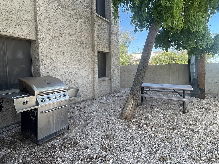 602 E Townley Ave — Photo 17