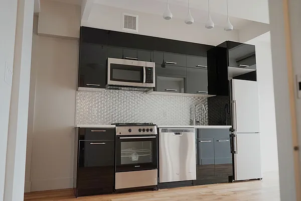 Rented by Manhattan Management LLC | media 56