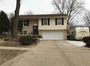 7805 Airline Ave, Urbandale, IA 50322