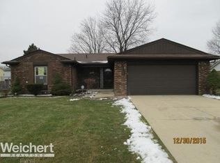 22271 Hallcroft Trl, Southfield, MI