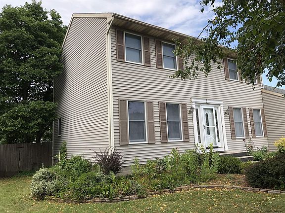 3rd image of 31 Berkshire Dr