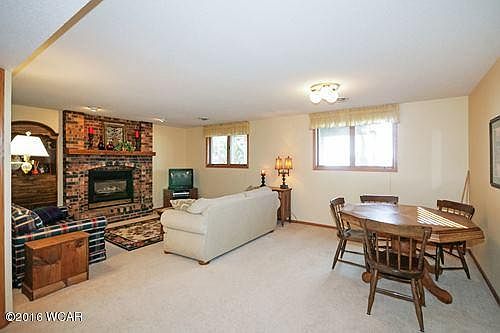 4th image of 2501 Country Club Dr NE