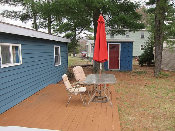 The deck, inviting you to relax for a summer barbecue.