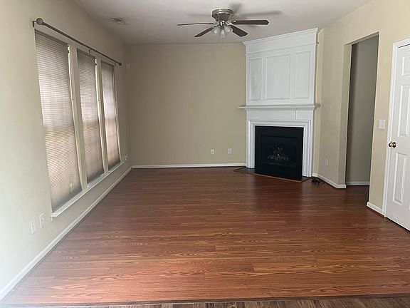3rd image of 401 Berlin Way