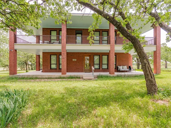 403 Ramsey Ln, Bowie, TX 76230