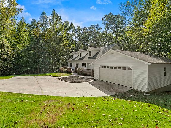 3rd image of 107 Buttercup Ct
