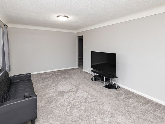 4th image of 2418 Boston Ave