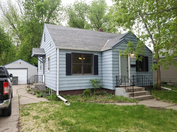 419 17th St S, Moorhead, MN 56560