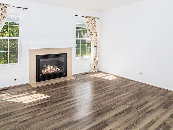 2nd image of 2375 Stoughton Cir Unit 2375