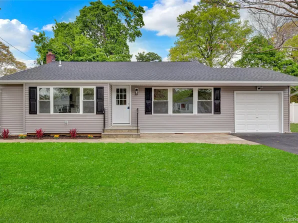15 Glenwood Lane, Huntington, NY 11743