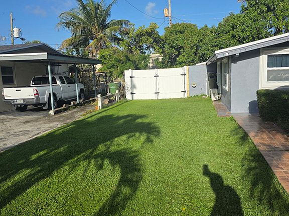 3rd image of 621 SW 56th Avenue
