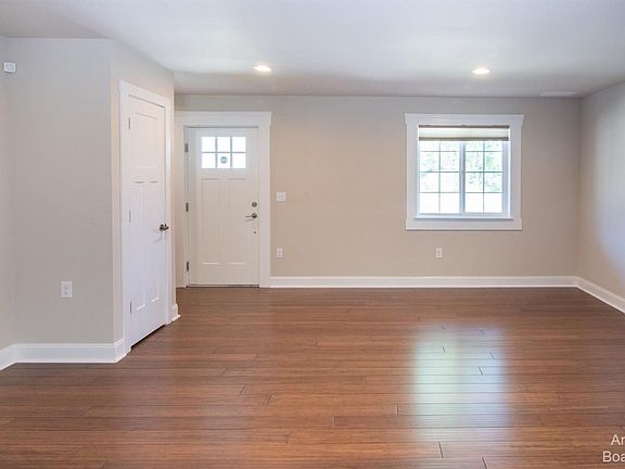 5th image of 5 Maple Village Ct
