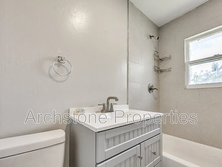 2006 NW 26th St #1/2-A — Photo 12