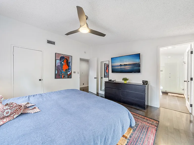 13557 Kittridge St — Photo 30